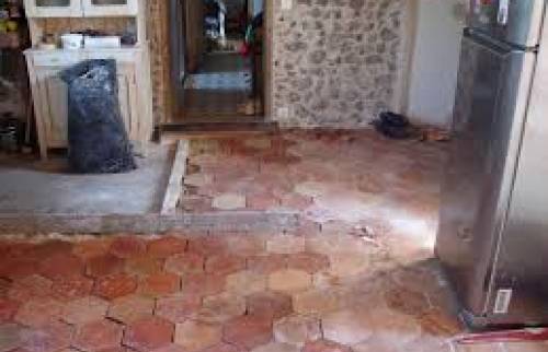 Czrrelage tomettes anciennes en cuisine avant restauration - Cergy-Pontoise - 95800 -