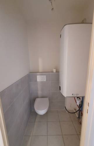 Rénovation complète d’une salle de bain et des WC dans un appartement à Vinay 5