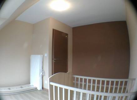 Chambre enfant cloison peinture et sol PVC en lames