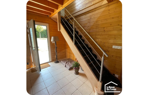 Intérieur avec du lambris 