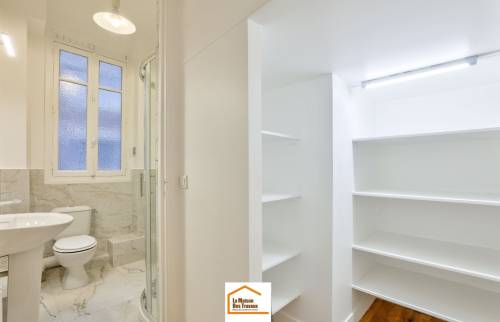 éclairage rénové dans cet appartement de location