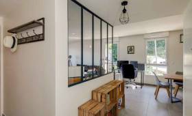 Salon rénové avec verrière 