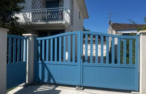Portail PVC Bleu 