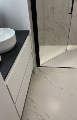 Rénovation d'une salle de bain à Vertou  - pose du sol 