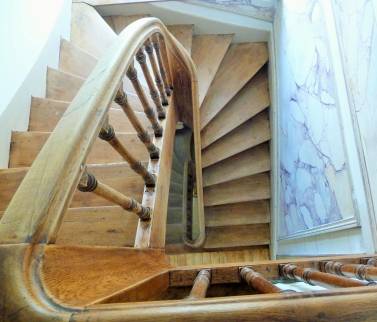 Rénovation d’un escalier en chêne datant du début du XXème siècle à Lyon 