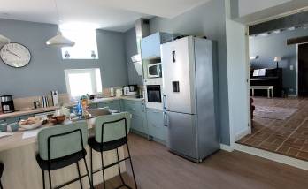 La cuisine vue du séjour