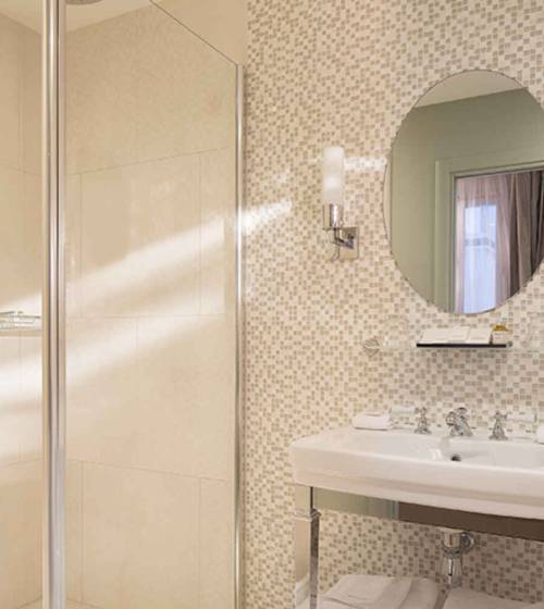 Une salle de bain comme à l'hôtel à Garches