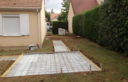 Préparation des coffrages avant le coulage du béton (77)