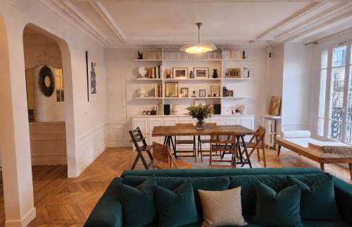 Une magnifique pièce de vie dans un appartement à Versailles