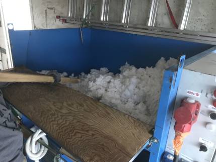Soufflage de laine dans les combles
