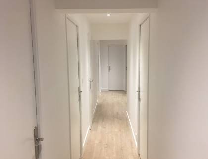 Rénovation revêtement de sol dans un couloir Poissy