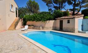 Piscine avec des motifs Bayeux