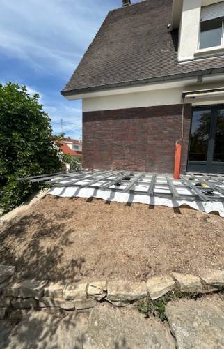 Rénovation extérieure à Sainte-Savine : une terrasse bois et un nouvel aménagement paysager 7