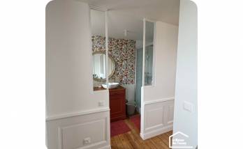 Salle de bain ouverte avec verrières 