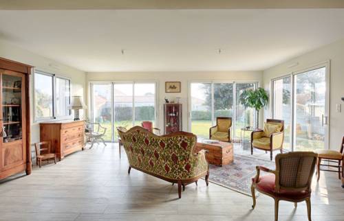 Vue agencée de l'intérieur de l'agrandissement de maison