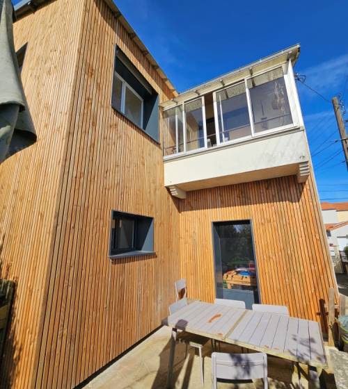 ITE entrée avec façade en bois