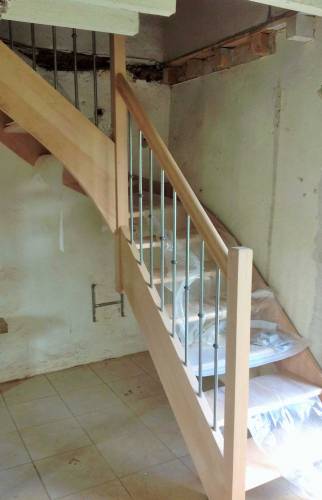 Escalier en bois quart de tour gauche