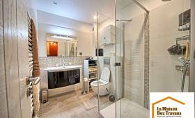 Salle de Bain RdC rénovée - robinetterie design - Varennes Jarcy