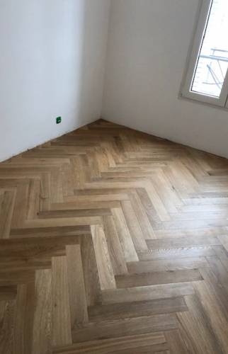 Parquet massif en bâtons rompus à Clichy