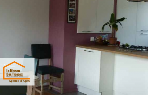 Zoom sur le coin cuisine rénové avec soin, mêlant modernité, praticité et élégance.