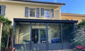 Réalisation d’une véranda et d’un porche d’accueil à La Tour du Pin