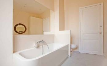 Rénovation d'une ancienne salle de bain avec aménagement d'une baignoire à Boulogne