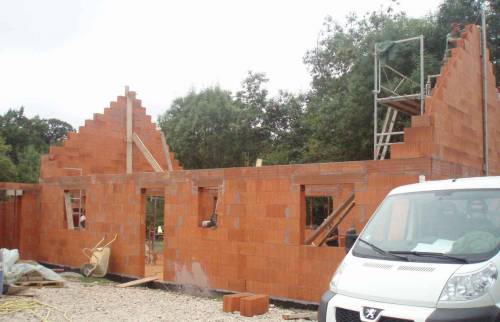 L'élévation des murs en briques