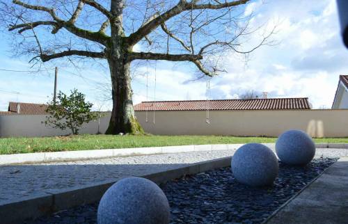 Boules en grès pour une déco de jardin moderne (91)