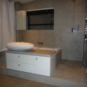 Réhabilitation d'un loft, Bagneux - Salle de bain avec baignoire et douche 