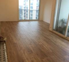 La pièce de vie presque terminé offre déjaà une belle luminosité ! 