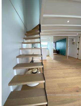 POSE ESCALIER POUR UNE RENOVATION APPARTEMENT