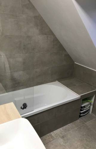 La baignoire sous la mansarde