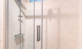 Salle de bain avec carreaux de verre à Saint-Cloud (92)