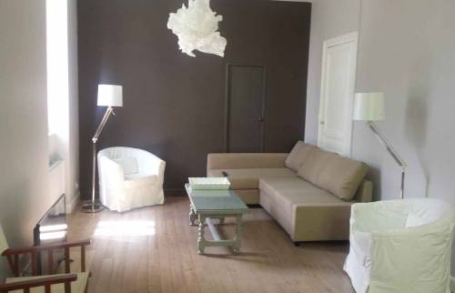 Rénovation de maison : le salon à Cozes