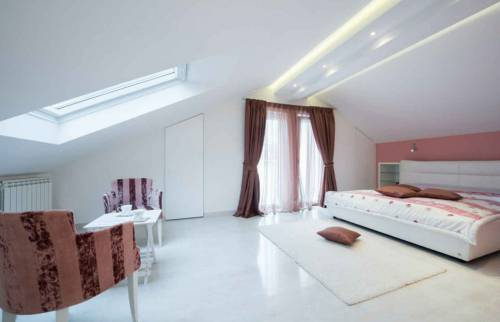 Une nouvelle chambre bien éclairée