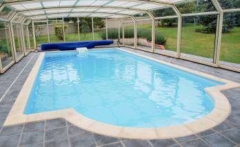 Piscine abritée