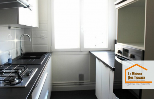 Nouvelle cuisine lumineuse et pratique, optimisée dans les moindres détails par un courtier en travaux à Vesoul.