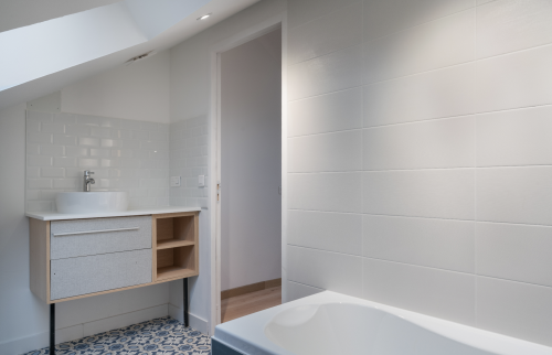 Création d'une salle de bain avec une forte pente