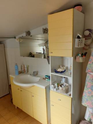 Mobilier de salle de bain avant travaux de rénovation - La Farlède 83210