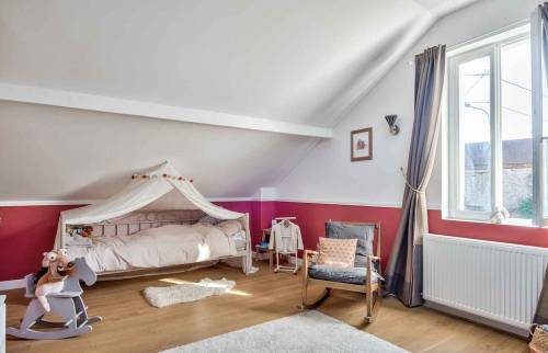 Aménagement d'une charmante chambre d'enfant sous les combles - La Maison des Travaux Paris 17