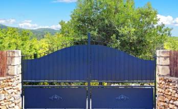 Pose de clôture portail et porte de garage près de Morlaix (29) photo d'illustration