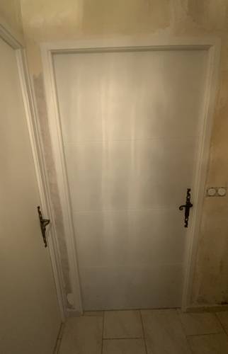 Portes d'accès agrandies pour accessibilité PMR La Maison Des Travaux Ales