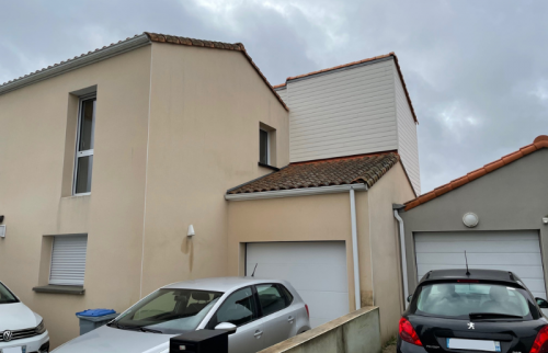 Surélévation de 14 m² à Vertou  - vue de la rue