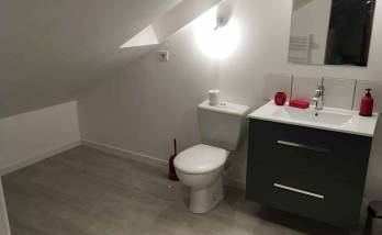 Jolie petit salle d'eau fonctionnelle