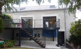 Ravalement façades pose menuiseries alu et PVC création escalier extérieur et terrasse sur pilotis - La Chapelle-sur-Erdre - 44240 - 