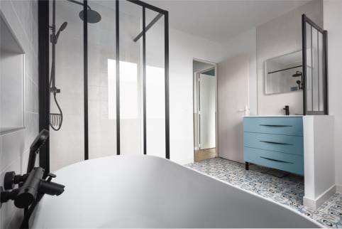 Salle de bain rénovée Meuble vasque (Draveil)