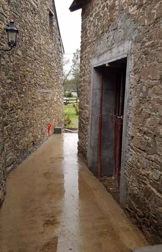 deux bâtisses non reliées