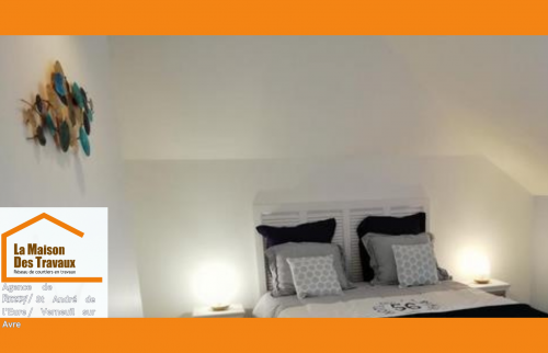 Transformation d’une chambre sous combles en un espace cocooning et raffiné, conçu sur mesure.