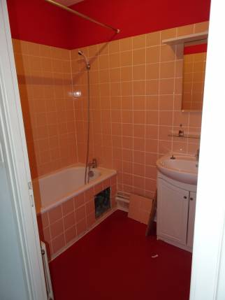 Rénovation de maison dans le Golfe : salle de bain avant - La Maison Des Travaux Vannes Auray Carnac