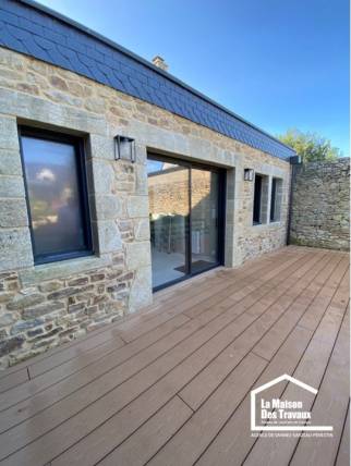 Terrasse en bois d'une maison secondaire à Arzon